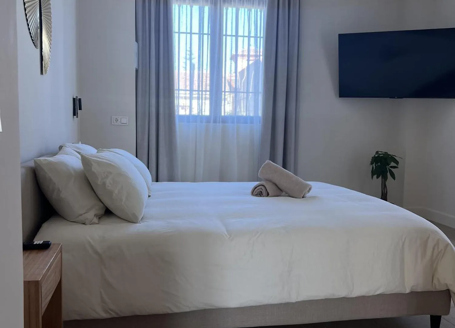Elysium Luxury Stays Melegis Hotel