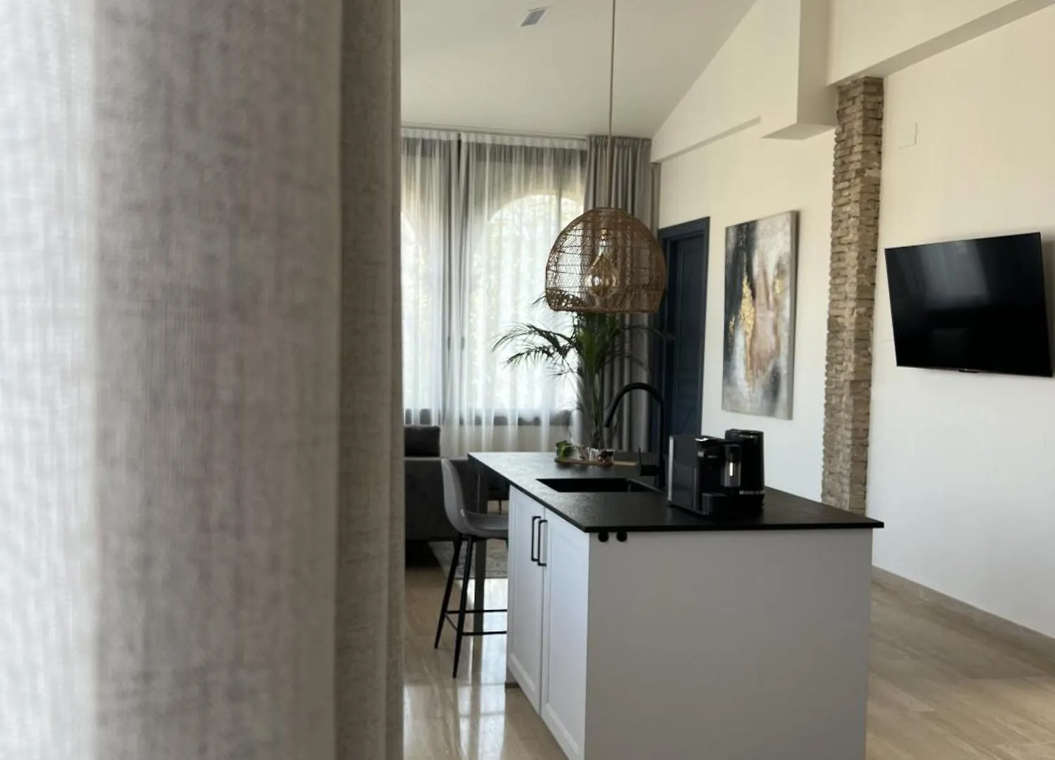Elysium Luxury Stays Melegis